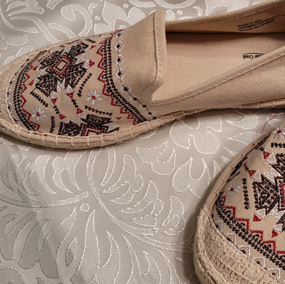 shoes - Picture 3 of 3